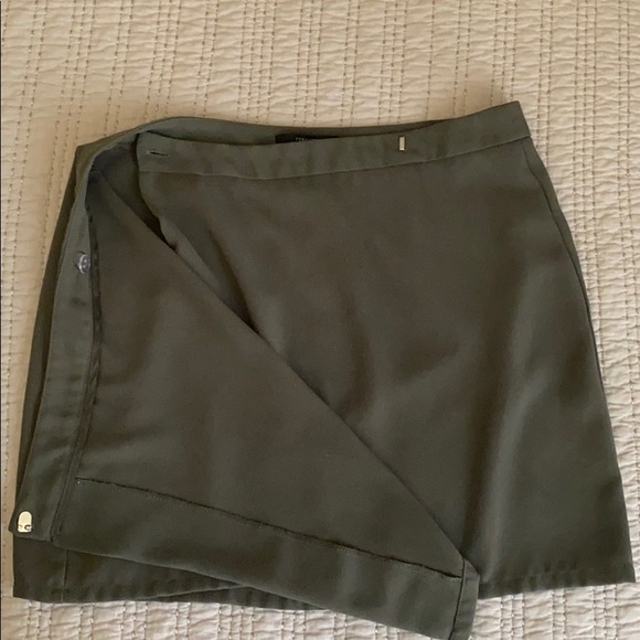 Green wrap skirt - Picture 2 of 2